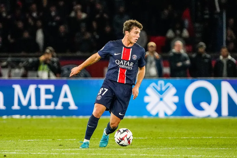 Jo&atilde;o Neves em a&ccedil;&atilde;o pelo PSG. Foto: Icon Sport