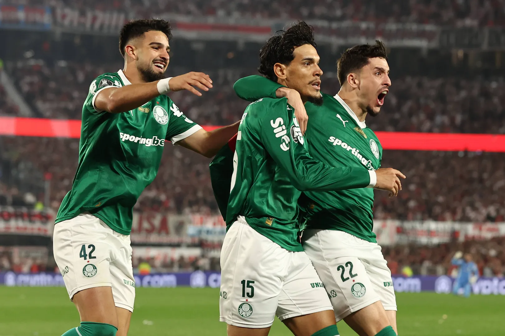 Gustavo G&oacute;mez comemora gol
