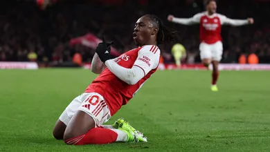 &lsquo;Quem &eacute; Eze?&rsquo;: Astro do Arsenal responde treinador e castiga Tottenham em goleada