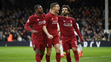 Liverpool ficou devendo futebol, mas arrancou vit&oacute;ria crucial contra Fulham na disputa pelo t&iacute;tulo