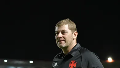 SAF do Vasco j&aacute; passou mais de 80 dias sem t&eacute;cnico efetivado no cargo