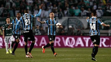 Falta de repert&oacute;rio do Palmeiras esbarrou em um muro tricolor, e o Gr&ecirc;mio est&aacute; na semifinal
