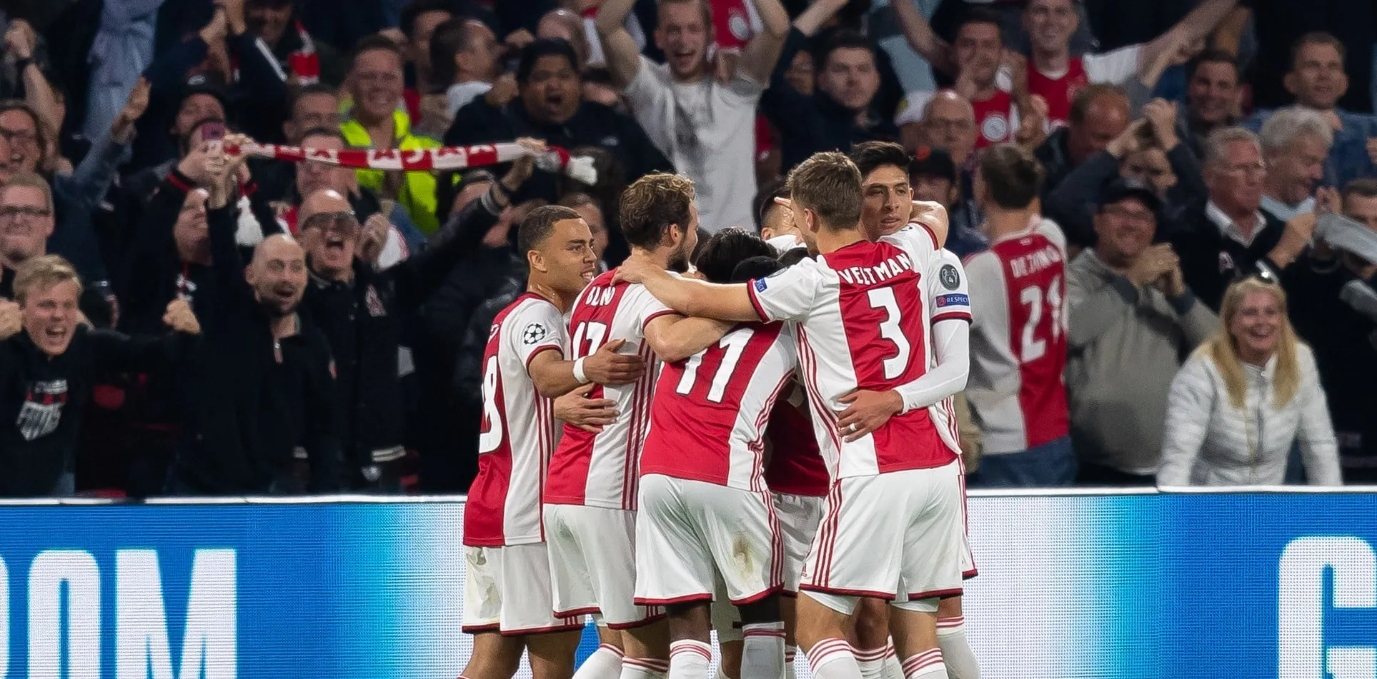 O Ajax tratou a bola com muito carinho no vistoso gol que abrilhantou sua vit&oacute;ria