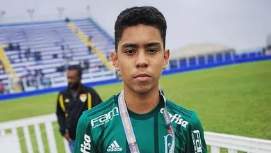 Parceiro de Endrick na base do Palmeiras vai &agrave; Justi&ccedil;a e cobra Santos por les&atilde;o e t&eacute;rmino precoce da carreira