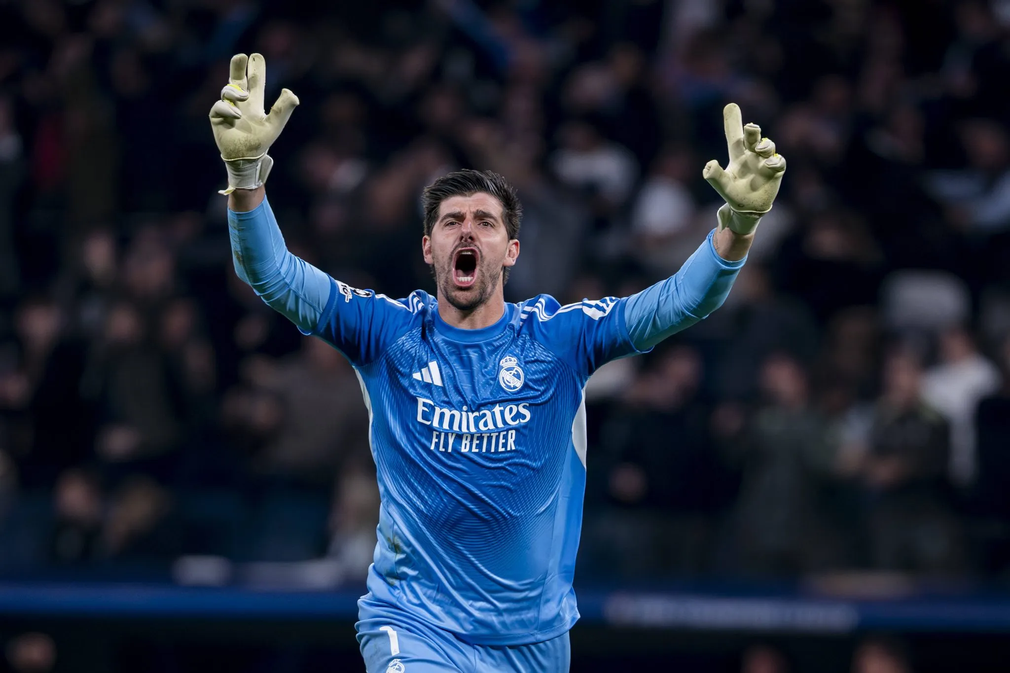 Courtois celebra durante jogo do Real Madrid