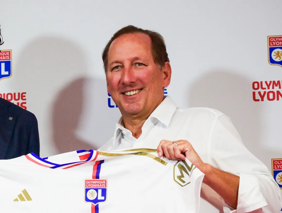Textor abriu o bolso e o Lyon, sozinho, gastou mais que ligas inteiras
