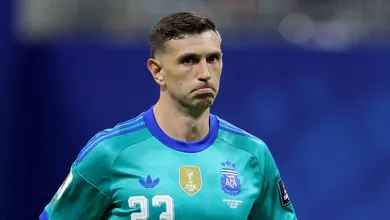&lsquo;N&atilde;o somos n&oacute;s que decidimos&rsquo;: Dibu Mart&iacute;nez rebate ideia de favorecimento da Argentina na Copa
