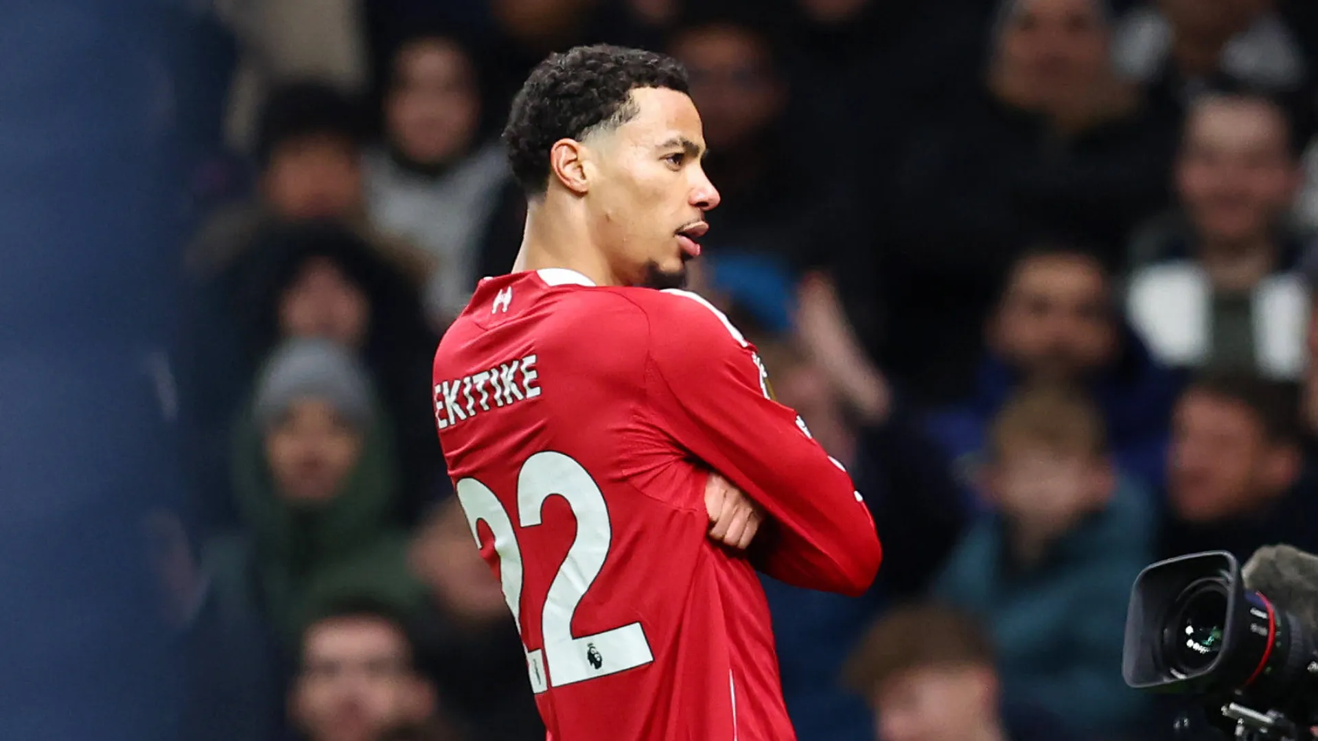 Trio contestado d&aacute; ao Liverpool sonhada semana de paz e Tottenham mant&eacute;m sina desagrad&aacute;vel