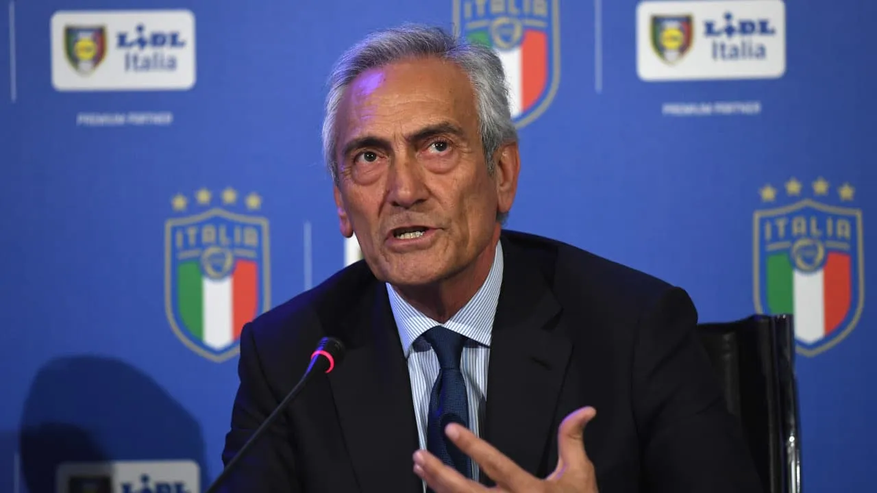 Presidente da Federa&ccedil;&atilde;o Italiana diz que encerrar a atual temporada at&eacute; outubro &ldquo;&eacute; uma possibilidade&rdquo;