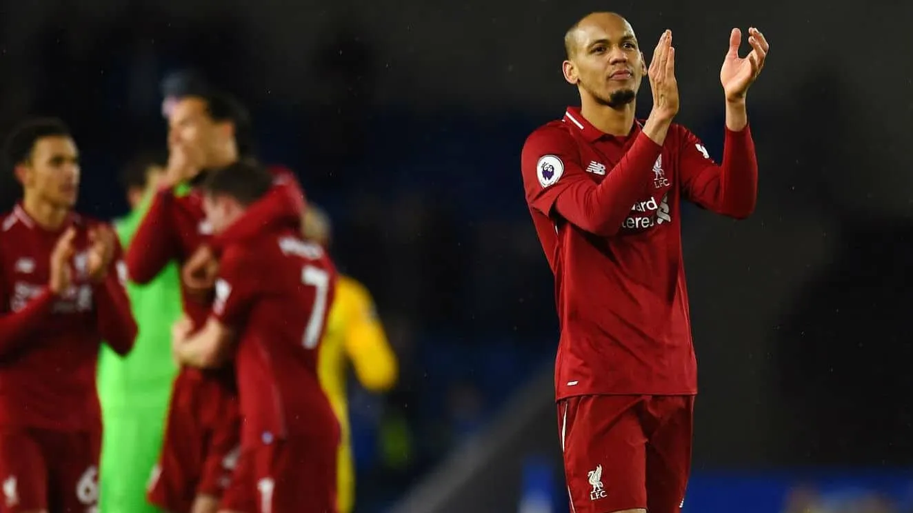 Fabinho ganha elogios de Klopp por atua&ccedil;&atilde;o como zagueiro: &ldquo;Tem c&eacute;rebro defensivo&rdquo;