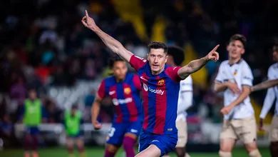Com hat-trick, Lewandowski salva Barcelona em jogo com festival de falhas defensivas