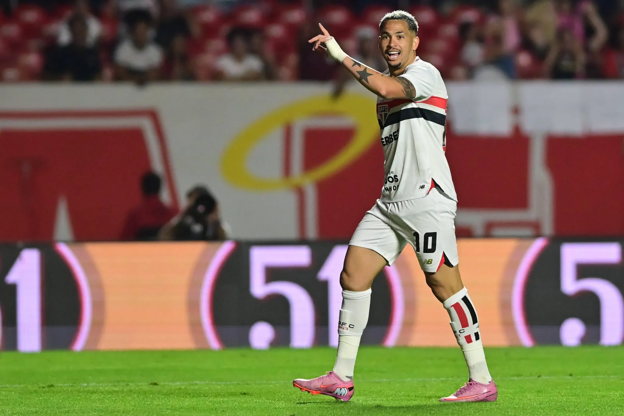 Al&eacute;m dos 100 gols: Luciano alcan&ccedil;a outras marcas que o credenciam a &iacute;dolo do S&atilde;o Paulo
