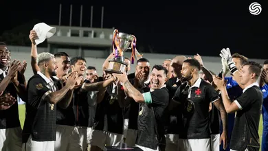37 jogadores em campo, duas vit&oacute;rias e muitos testes: como foi a inusitada noite do Vasco