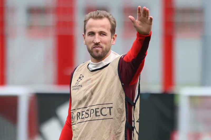 Com quatro gols marcados, Harry Kane &eacute; o artilheiro da Champions League 2024/2025