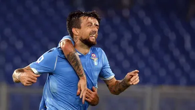 Gola&ccedil;o de Acerbi pela Lazio de fora da &aacute;rea foi daqueles de ver e rever na goleada sobre o Torino