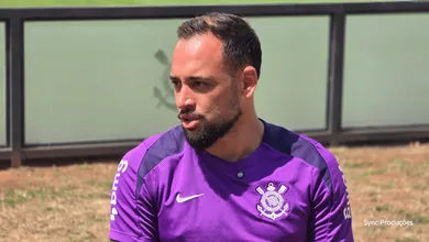 Com futuro incerto, Maycon revela que se colocou &agrave; disposi&ccedil;&atilde;o para deixar o Corinthians