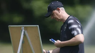 Em meio a reformula&ccedil;&atilde;o do elenco, Botafogo ainda vive inc&oacute;gnita na lateral-direita