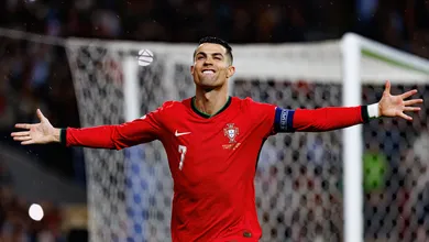 Impar&aacute;vel, Cristiano Ronaldo comanda goleada de Portugal sobre a Pol&ocirc;nia
