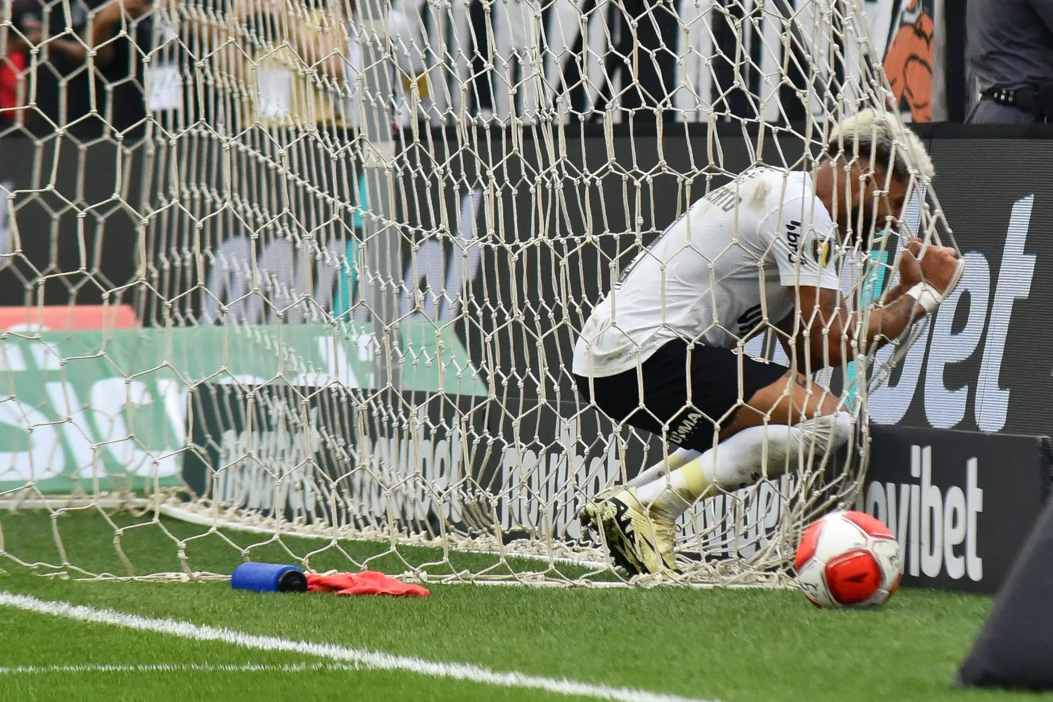 Les&atilde;o interrompe retomada de Yuri Alberto e cria problema gigantesco para Ant&oacute;nio Oliveira no Corinthians