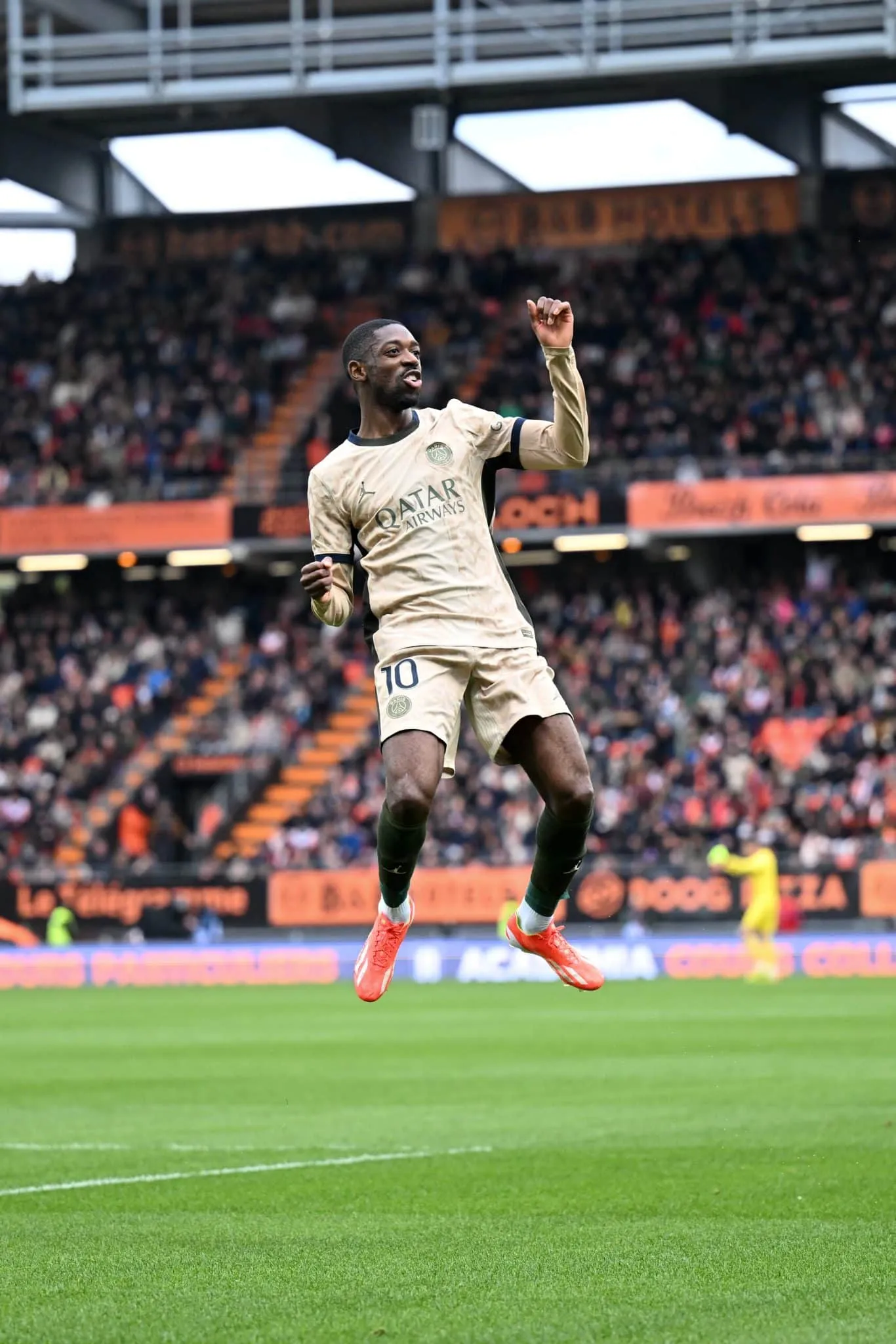 Dupla Mbapp&eacute;-Dembel&eacute; aniquila Lorient, PSG goleia e se aproxima de t&iacute;tulo da Ligue 1