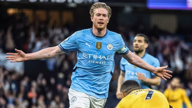 Brasileiro at&eacute; tentou evitar, mas De Bruyne deixou o City perto da Champions League