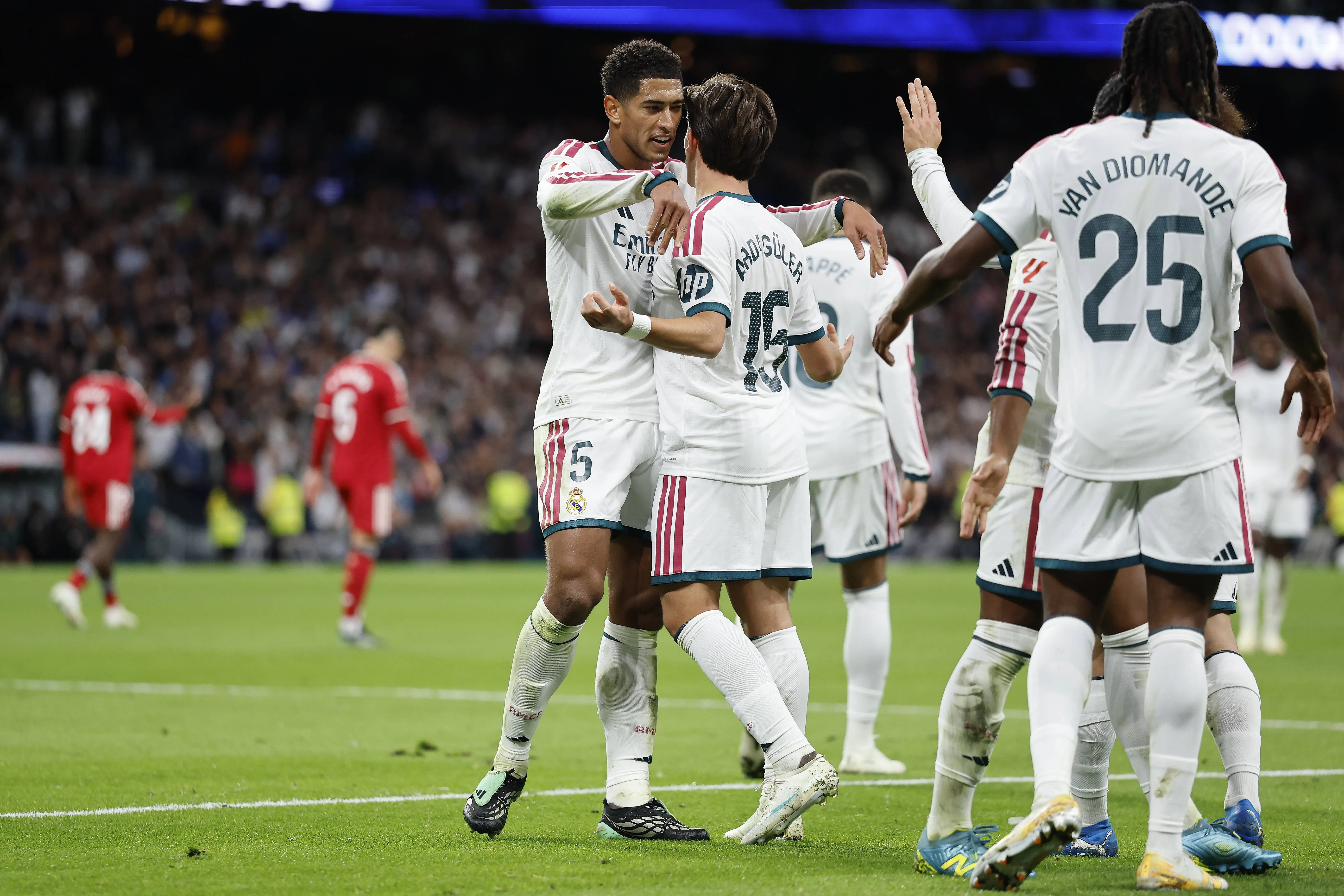 Jogadores do Real Madrid celebram gol de Arda G&uuml;ler