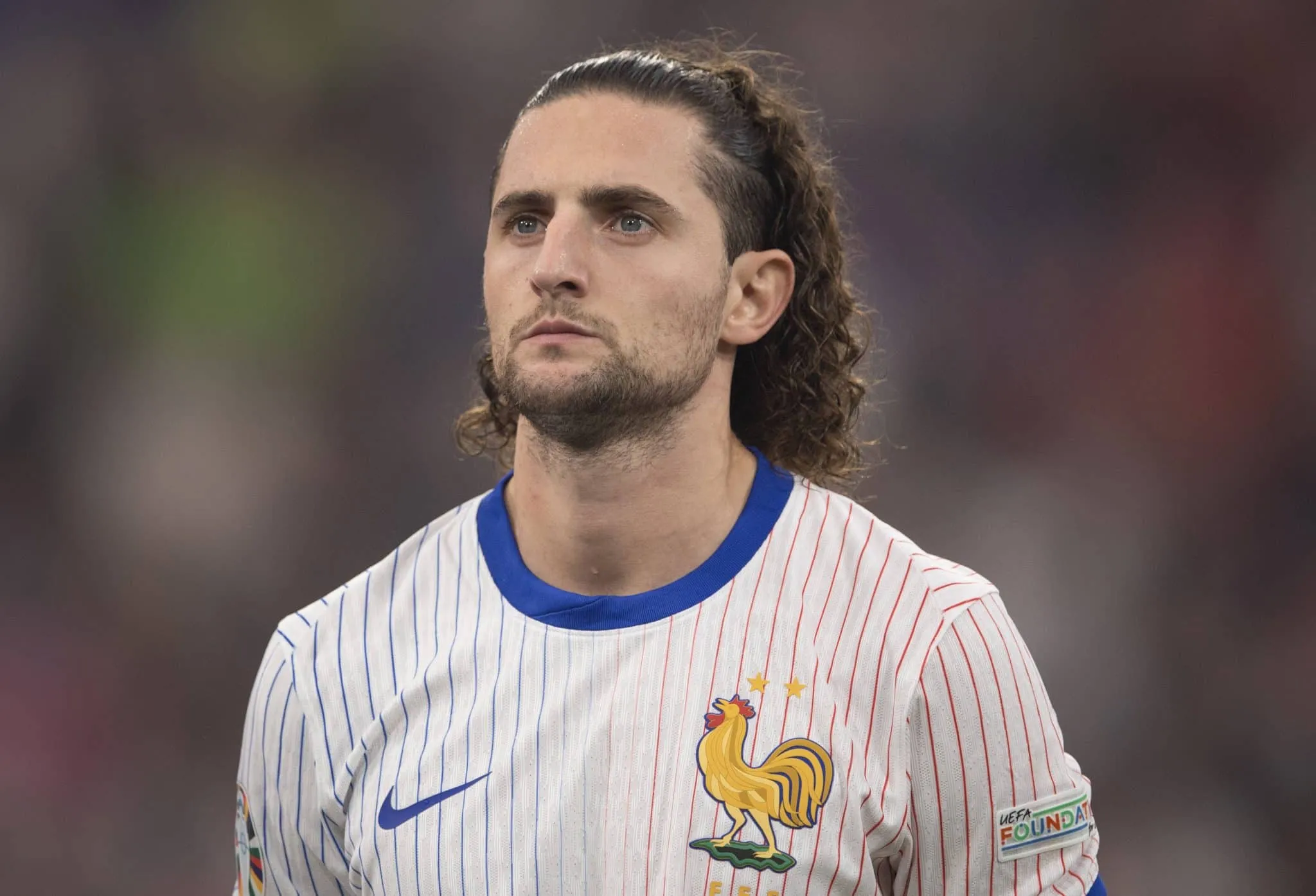 Torcedores de gigante europeu pedem Rabiot ap&oacute;s 25&ordf; les&atilde;o de meia portugu&ecirc;s