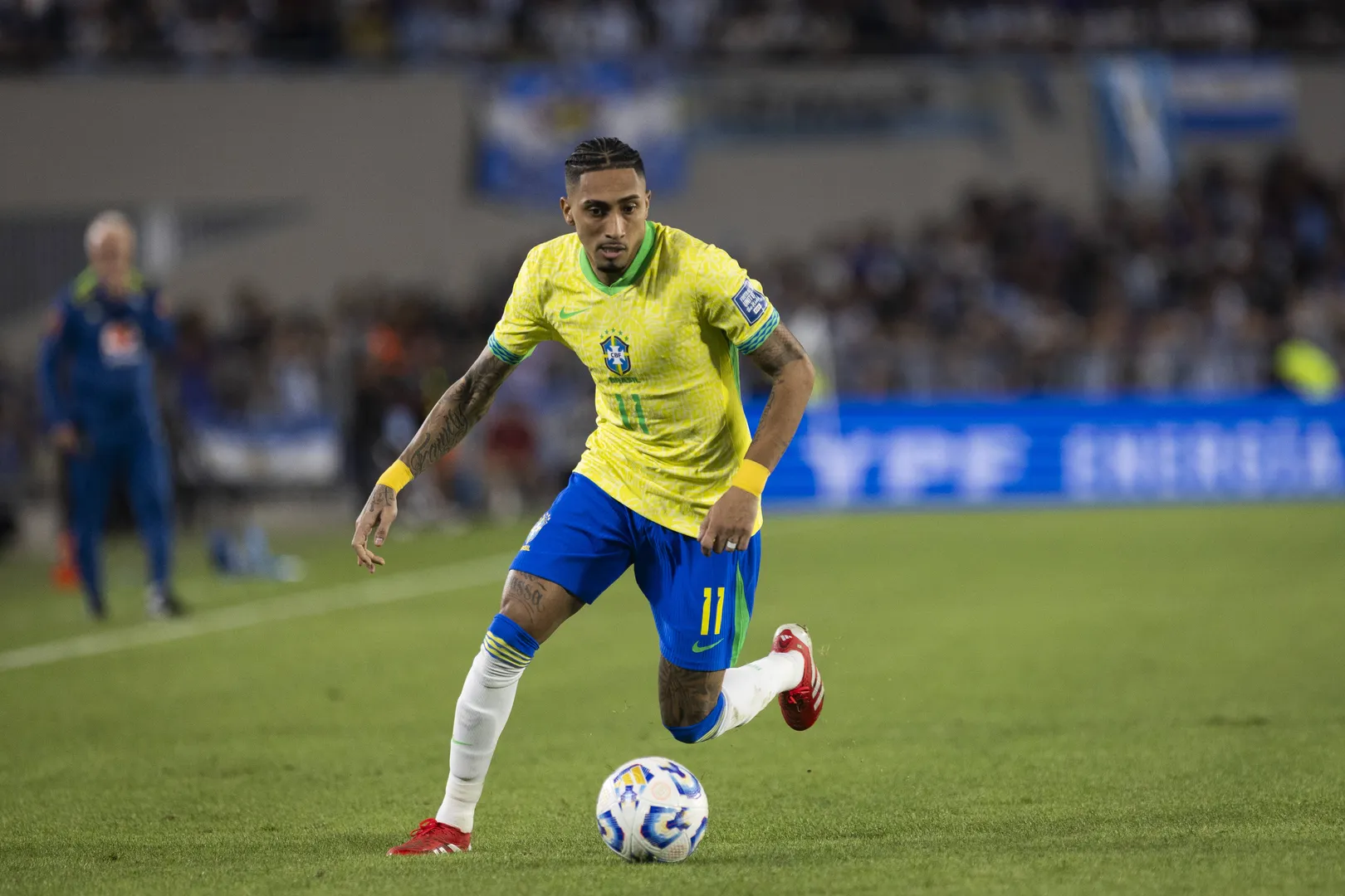 Raphinha &eacute; desfalque certo para duelo decisivo do Barcelona em LaLiga