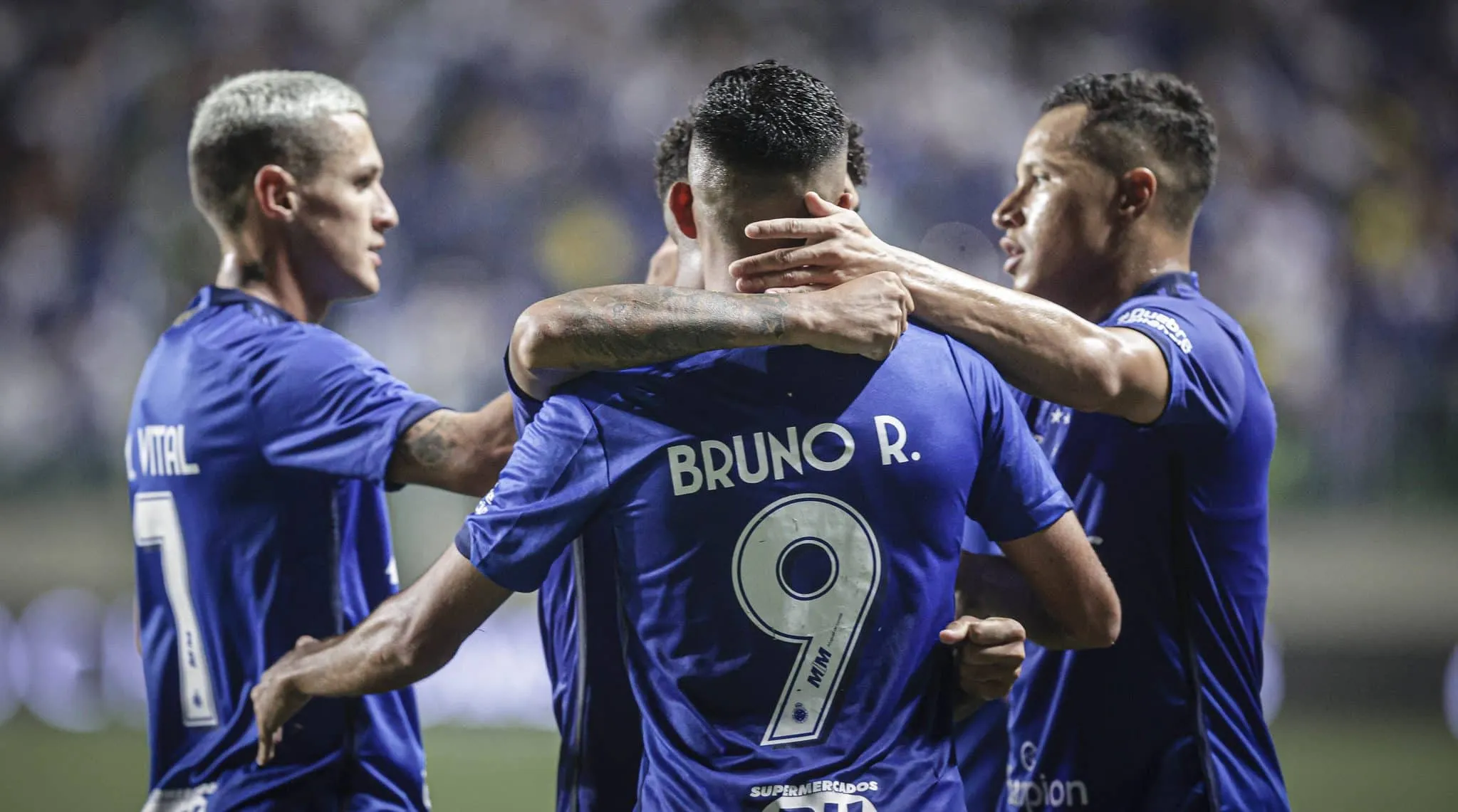 Athletico-PR, Cruzeiro e S&atilde;o Paulo passaram com aperto, mas evitaram as surpresas na Copa do Brasil