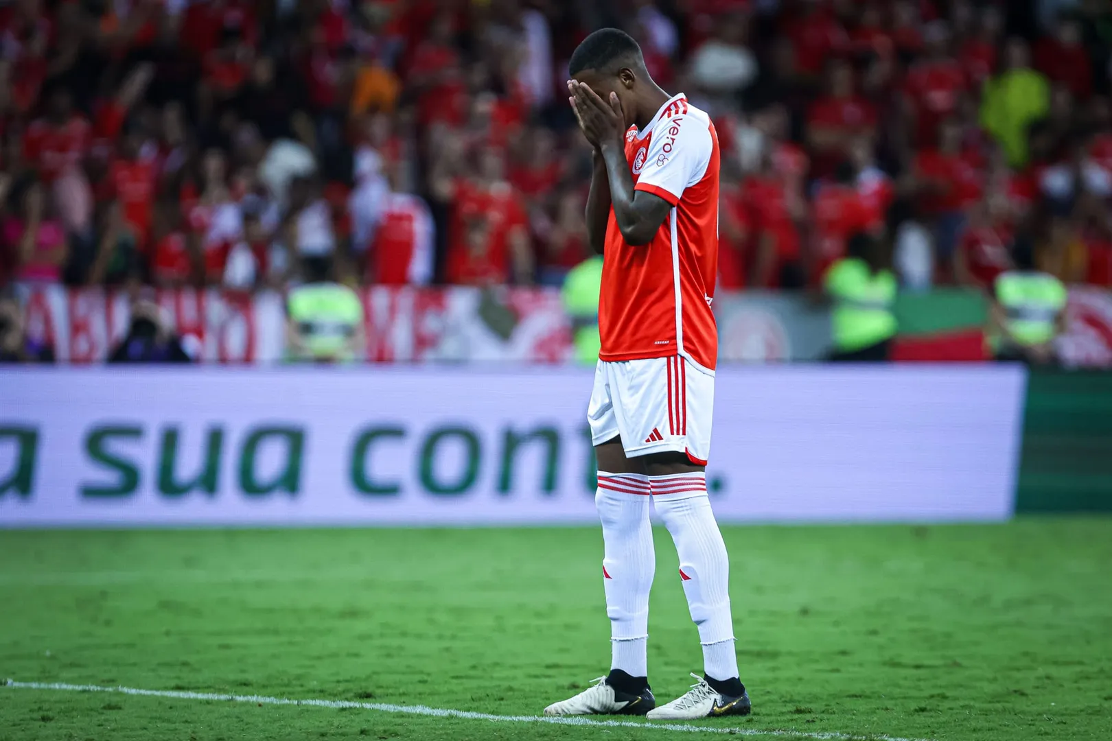 Robert Renan ficou marcado por cavadinha no Inter (Foto: Icon Sport)