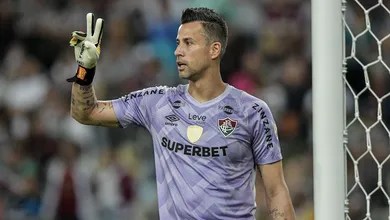 F&aacute;bio sente mal-estar e n&atilde;o viaja com o Fluminense, mas ainda pode jogar