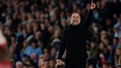 Guardiola: &ldquo;Soa um pouco inocente, mas a realidade &eacute; que estamos atr&aacute;s do Arsenal&rdquo;