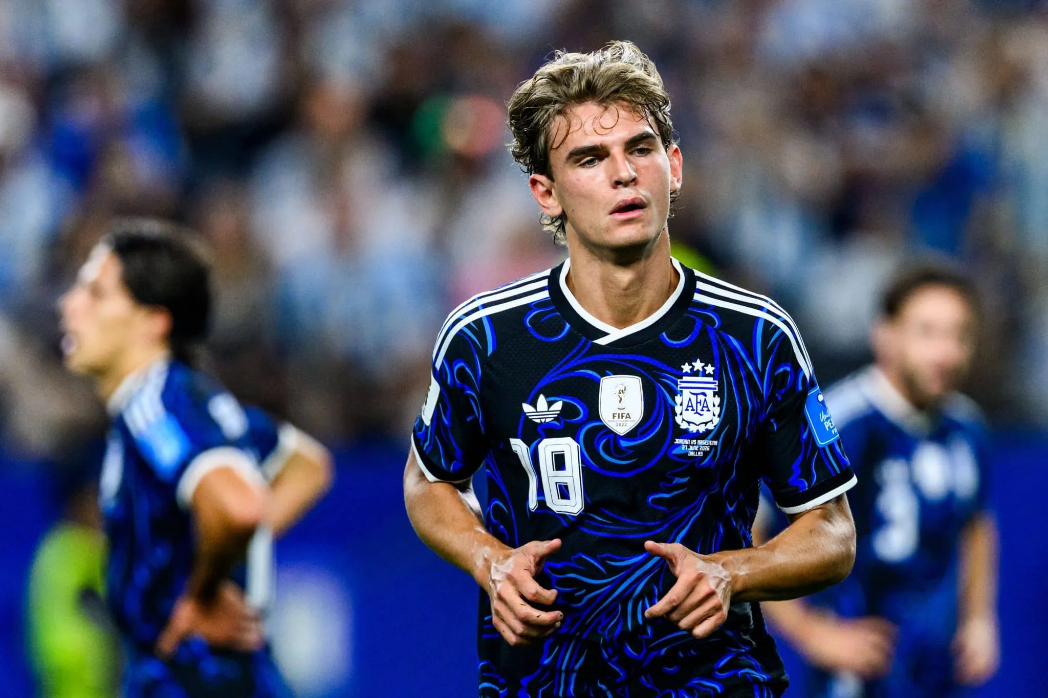 Nico Paz em jogo da Argentina