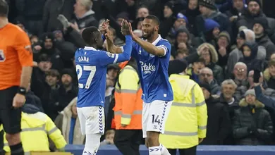 Everton aproveita noite infeliz de Trippier, vence o Newcastle em casa e respira aliviado na Premier League