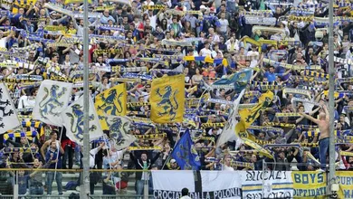 Torcida abra&ccedil;a o Parma, que renasce batendo recorde: j&aacute; s&atilde;o 8 mil carn&ecirc;s de temporada vendidos