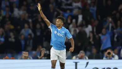 Com m&eacute;dia impressionante, David Neres pede passagem no time titular do Napoli