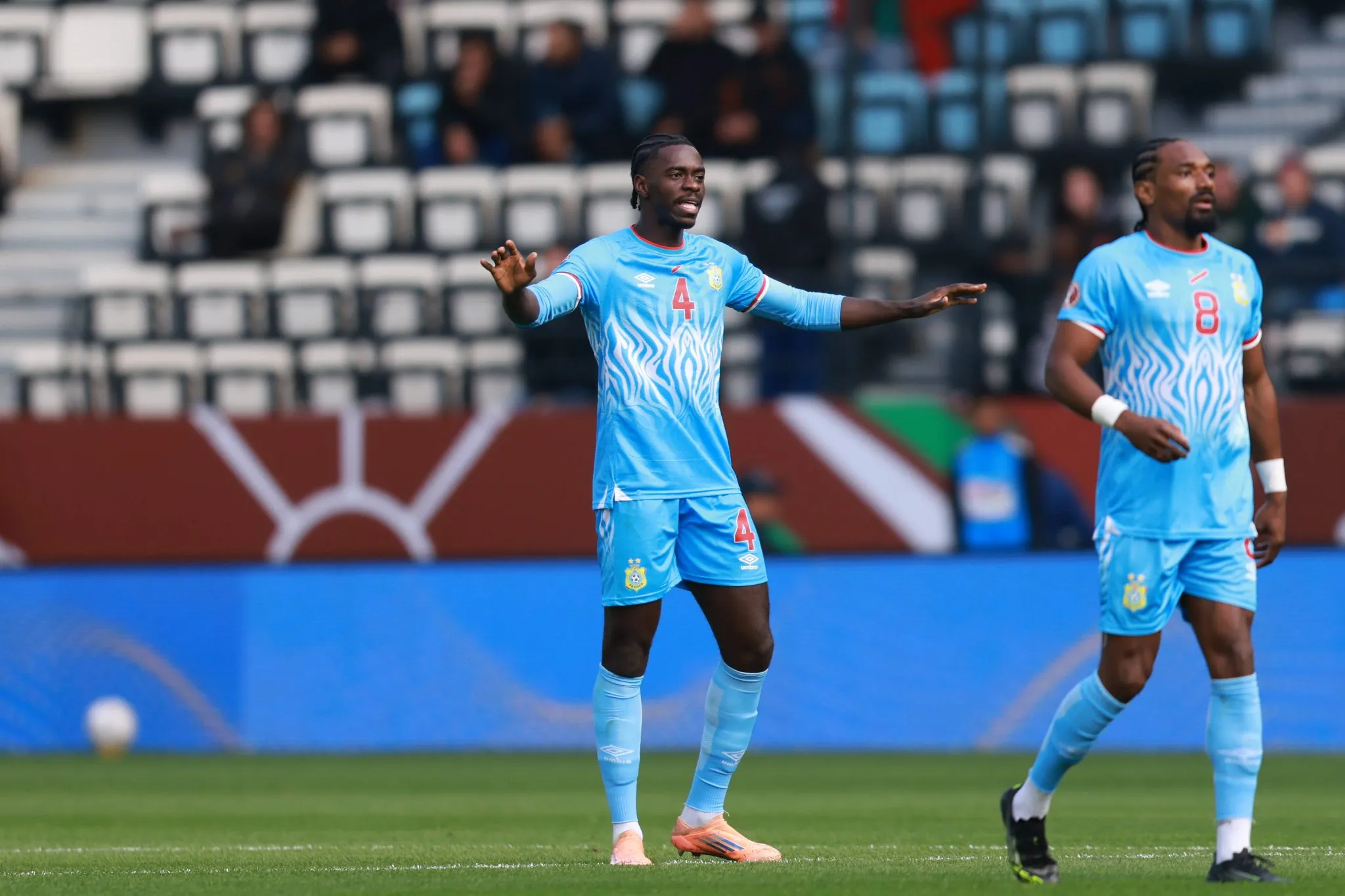 Tuanzebe em jogo da sele&ccedil;&atilde;o da Rep&uacute;blica Democr&aacute;tica do Congo