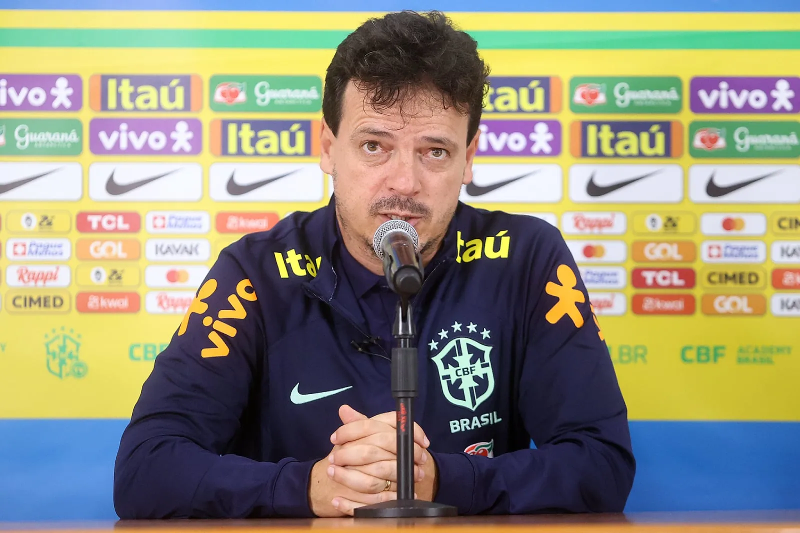 Diniz sai satisfeito com a Sele&ccedil;&atilde;o, mas dispara contra o VAR por &lsquo;esfriar o jogo&rsquo; em vit&oacute;ria