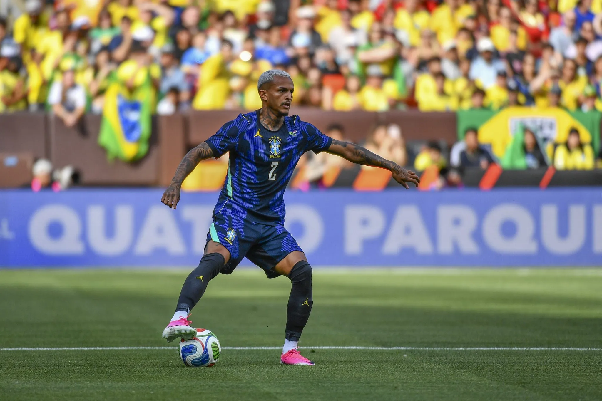 Wesley deixou o campo ainda no primeiro tempo