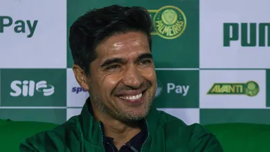 Ao &lsquo;entregar&rsquo; t&iacute;tulo para Flamengo, Abel Ferreira repete estrat&eacute;gia de 2023 no Palmeiras
