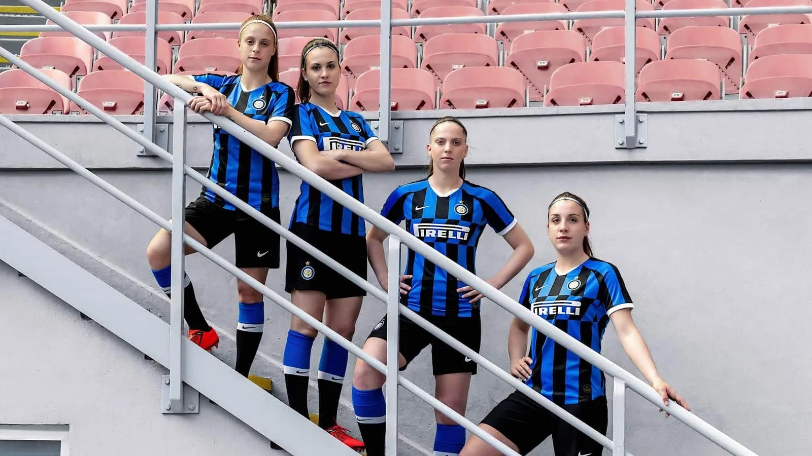 Internazionale apresenta uniforme 2019/20 misturando listras verticais e horizontais no peito