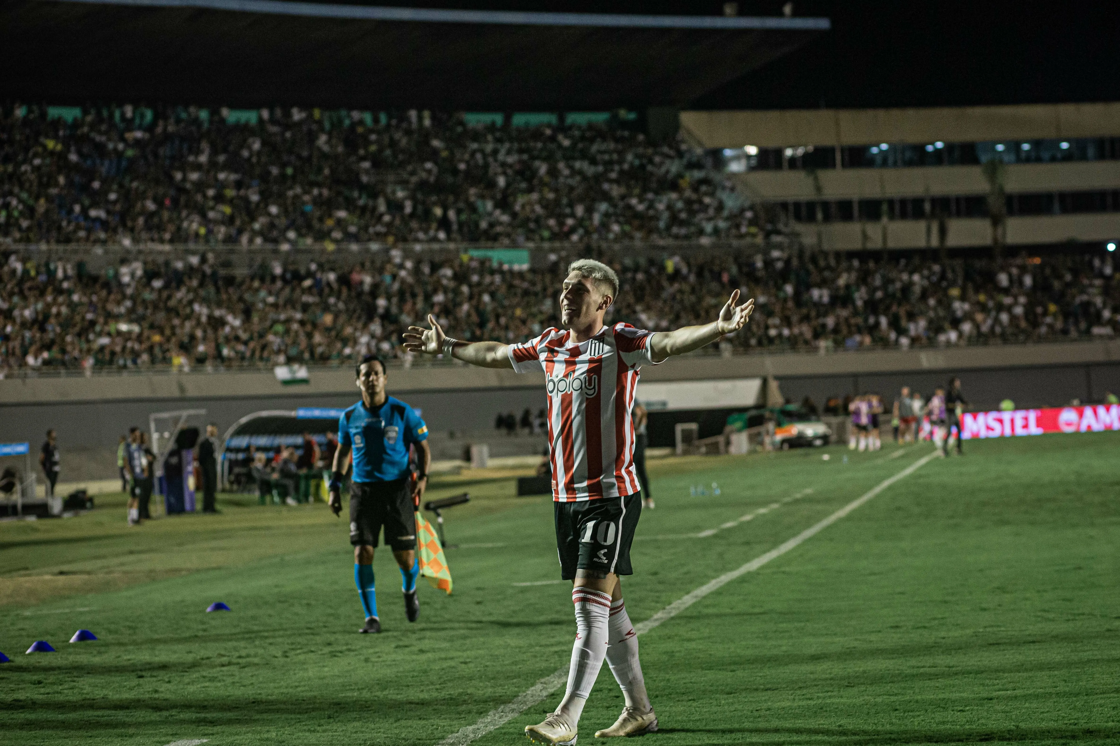 Ap&oacute;s interesses de Botafogo e Corinthians, Rollheiser finalmente decide onde vai jogar em 2024