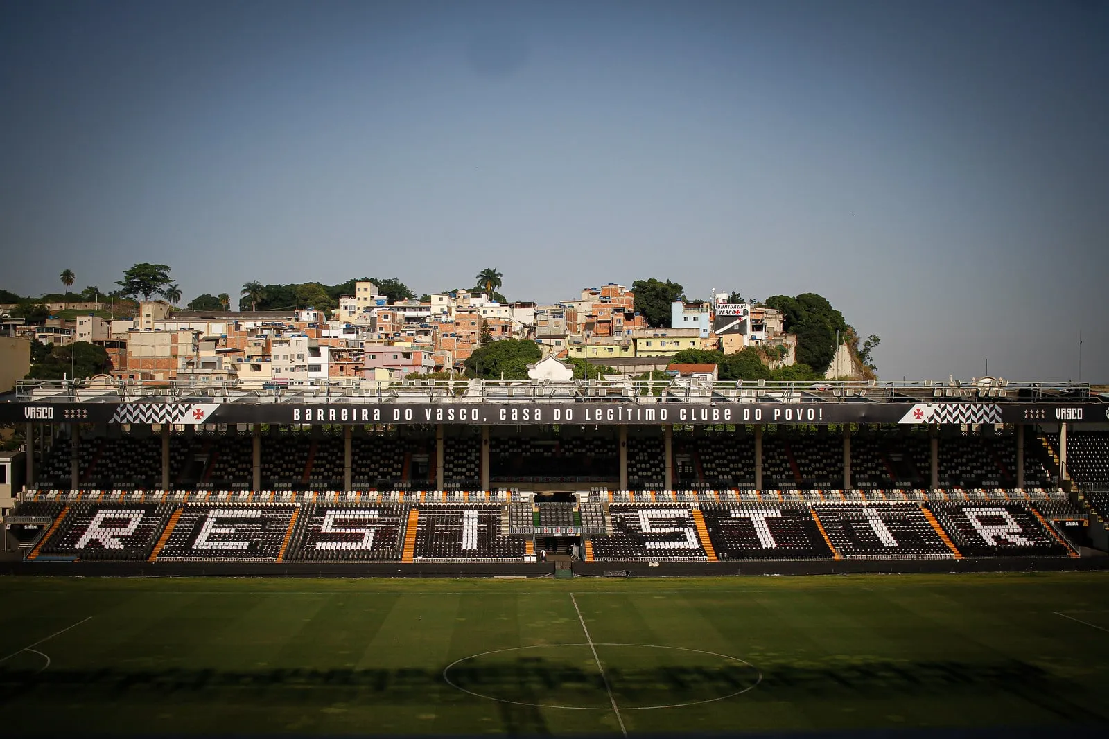 Vasco refor&ccedil;a la&ccedil;os com Barreira ao lan&ccedil;ar projeto social em S&atilde;o Janu&aacute;rio