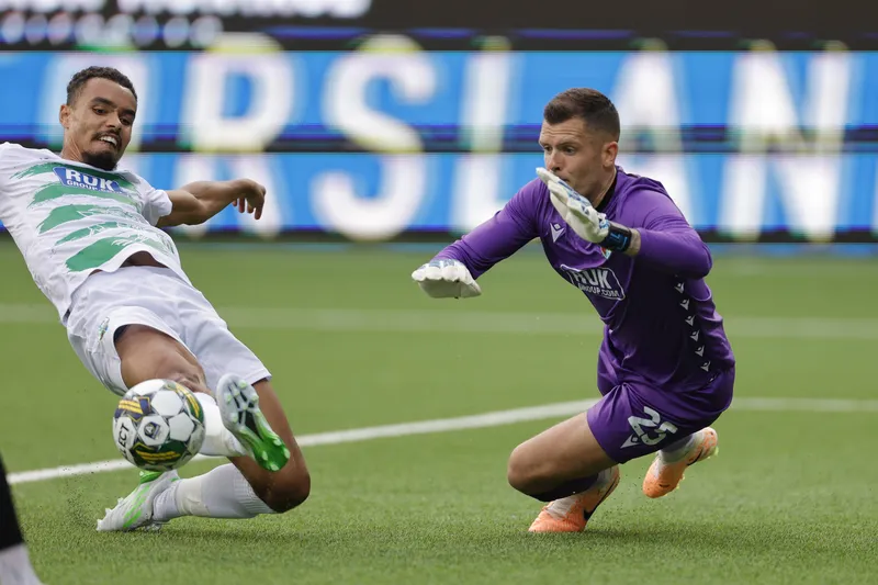 F&atilde; de De Gea, Connor Roberts passou pelas categorias de base do Everton, e se firmou como goleiro do The New Saints a partir de 2021