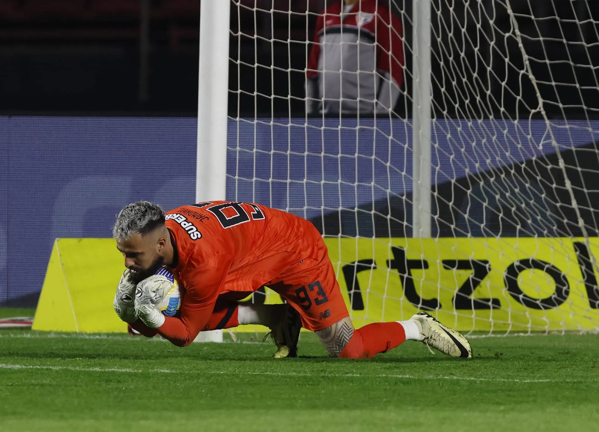 Zubeld&iacute;a barra promessa e aposta em antigo titular do S&atilde;o Paulo como substituto&nbsp;de&nbsp;Rafael