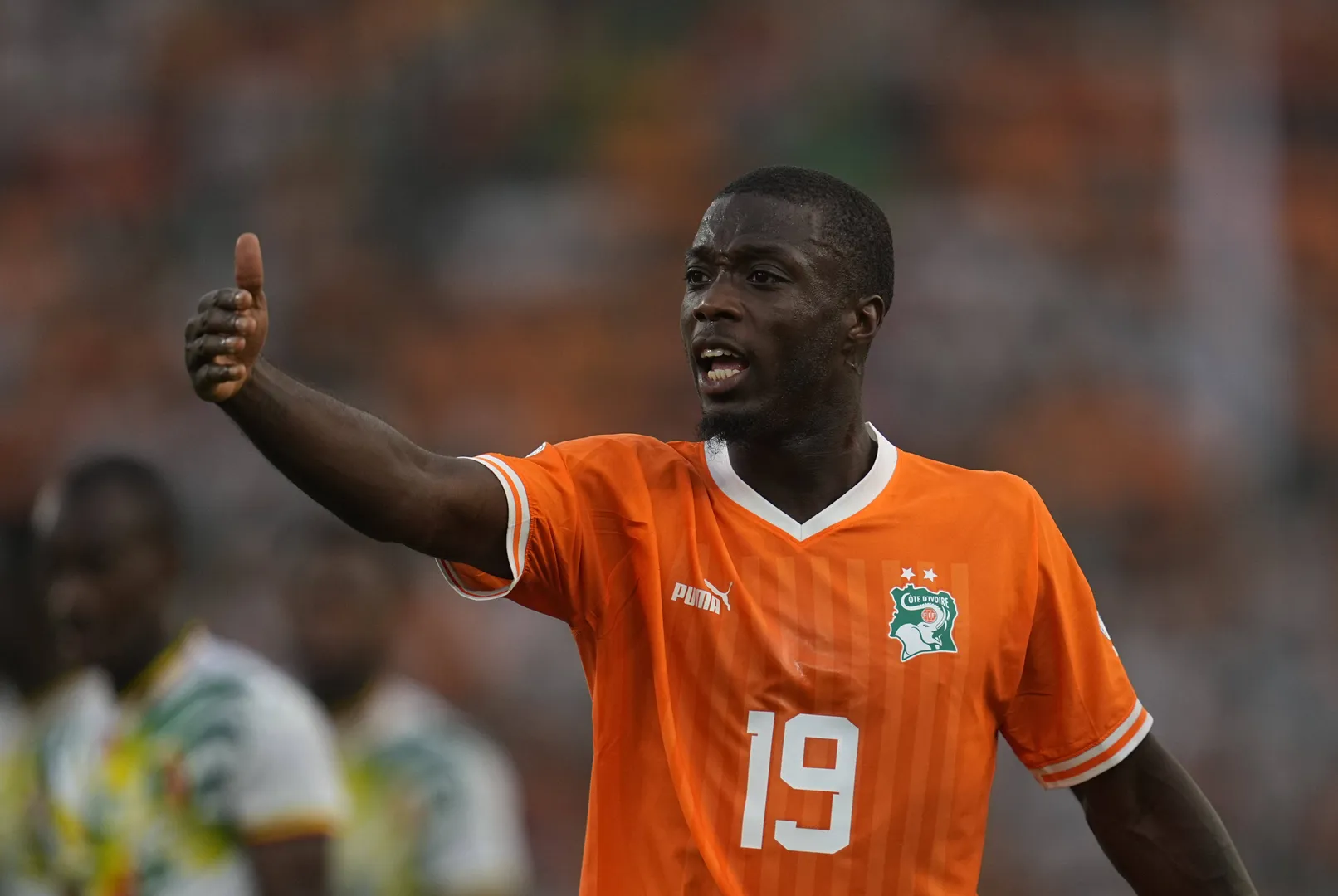 P&eacute;p&eacute; defende a Costa do Marfim