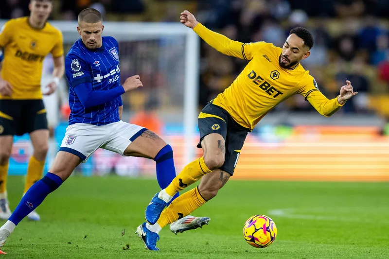 Wolverhampton perde quarta seguida na Premier League e se complica na luta contra o rebaixamento