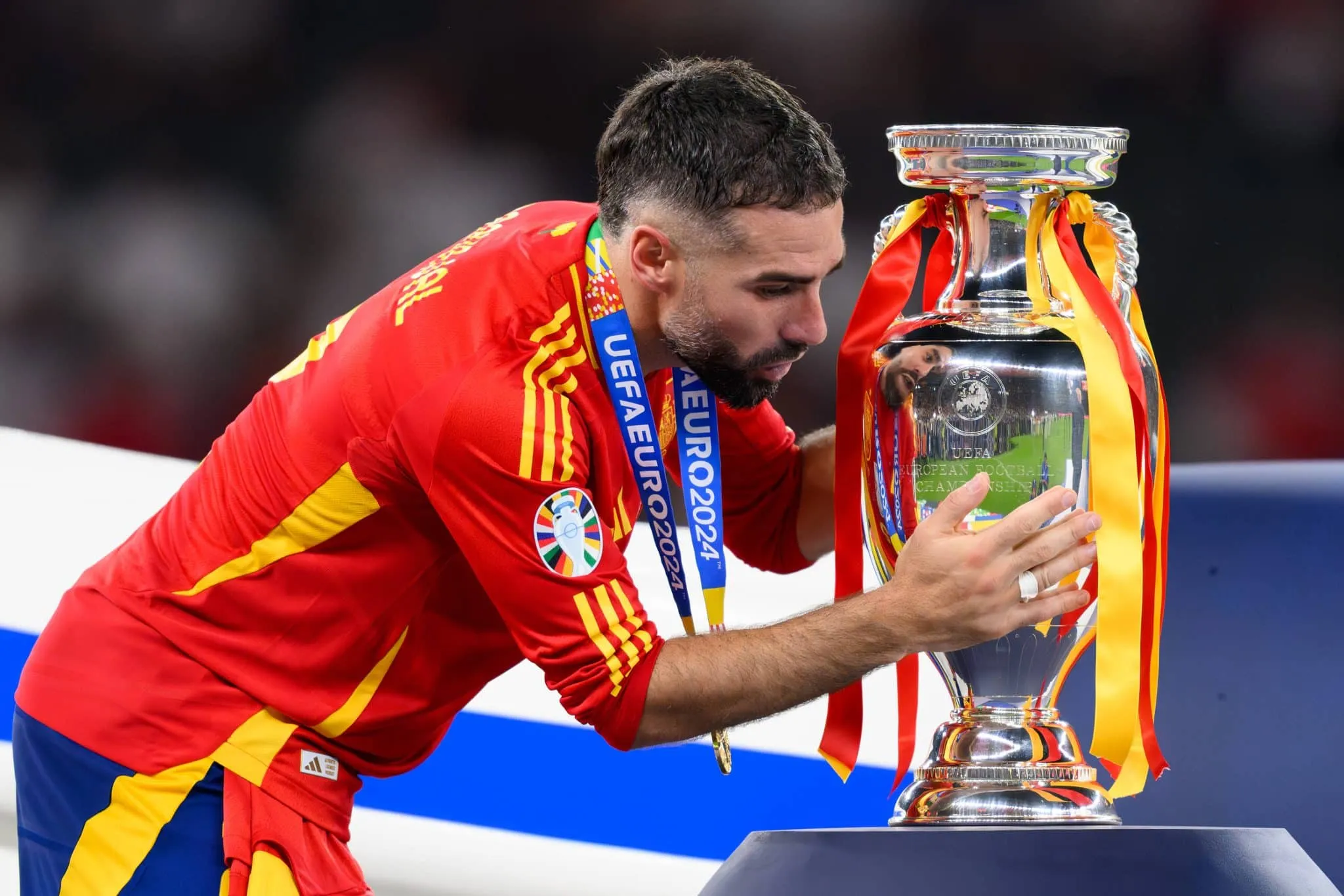 Carvajal e a ta&ccedil;a da Eurocopa 2024 conquistada pela Espanha