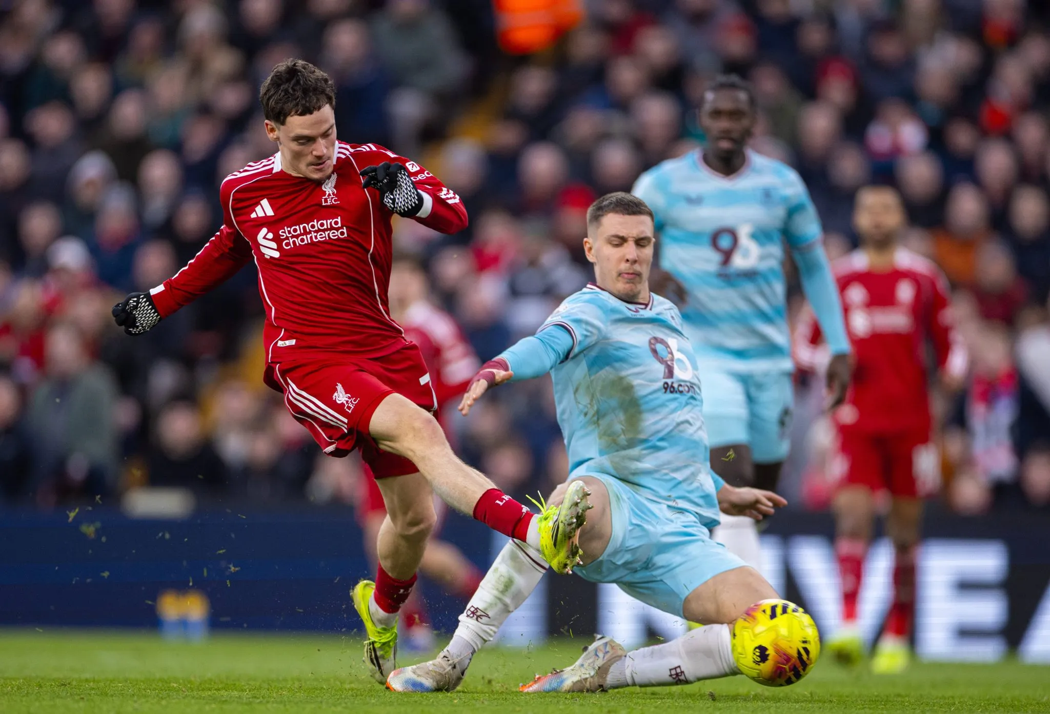 Como &lsquo;ferrolho&rsquo; do Burnley incomodou e exp&ocirc;s problemas do ataque do Liverpool de Slot