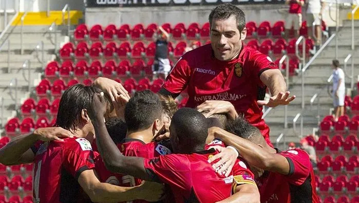 Diego Alves falha, Mallorca bate Valencia e sobe ao topo